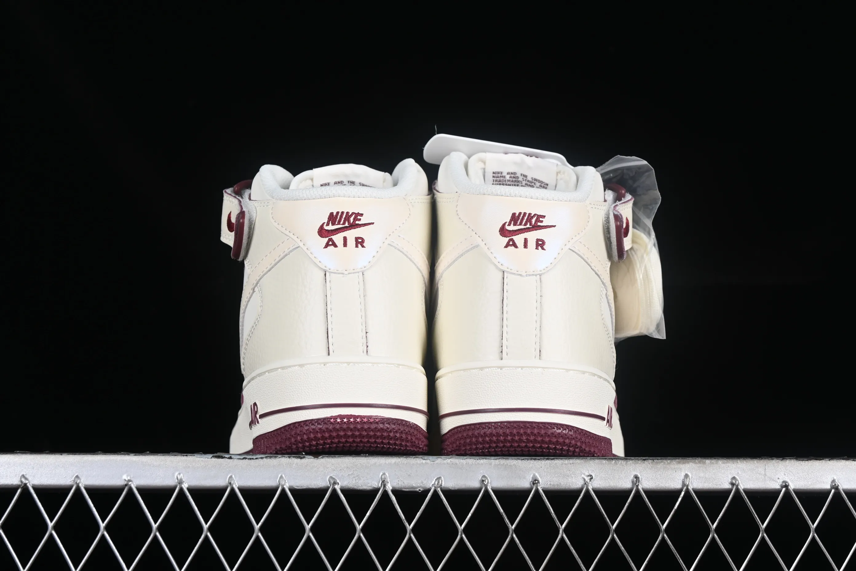 All categories Nk Air Force 1 Air Force series Nk Air Force 1 Mid Air Force mid-top Nk Air Force 1'07 Mid burgundy pearlescent small hook Air Force One mid-top casual sneakers SG2356-803
